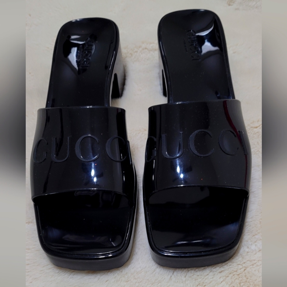 GUCCI RUBBER LOGO PLATFORM SLIDE SANDAL BLACK